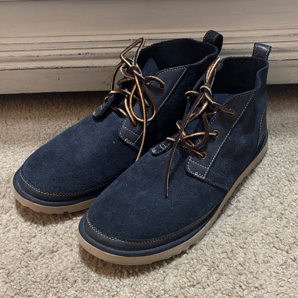 UGG Men's Dark Suede Chukka Boots